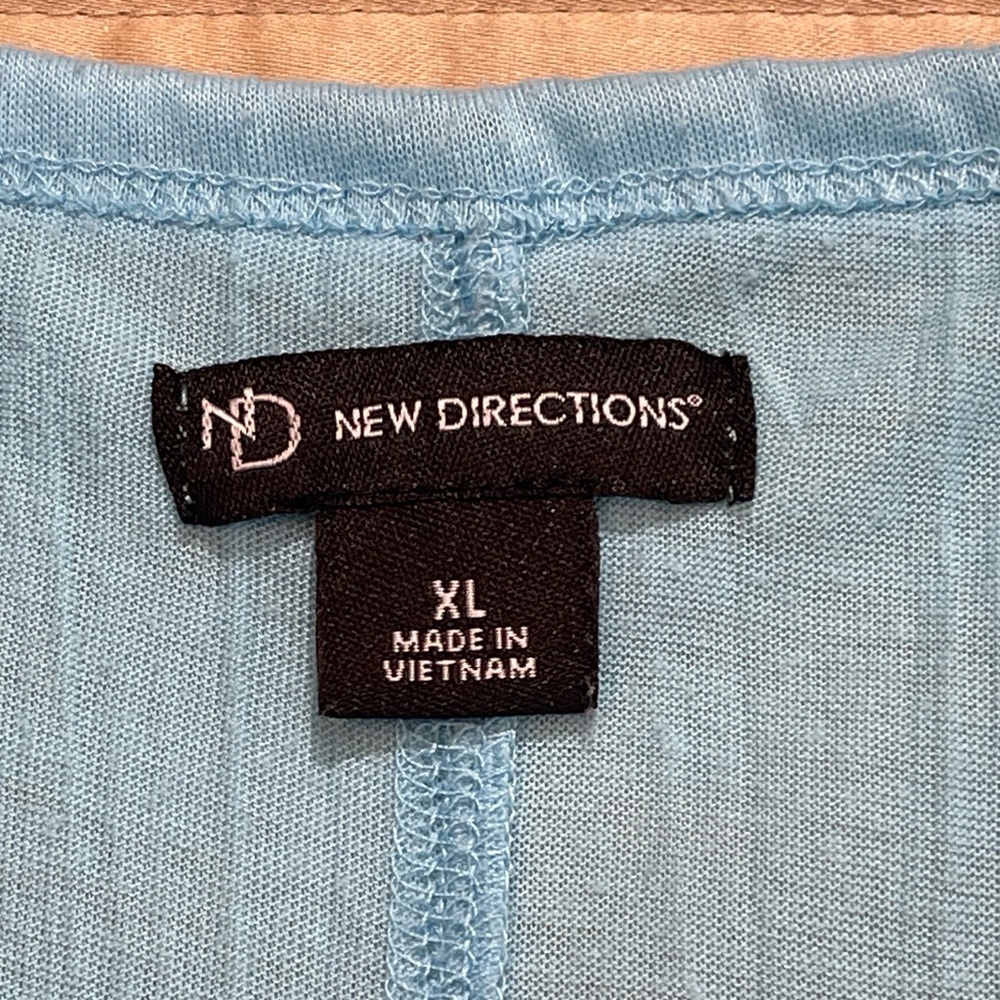 NEW DIRECTIONS SIZE XL Women's Light Blue Tie-Front Top - Picture 7 of 8